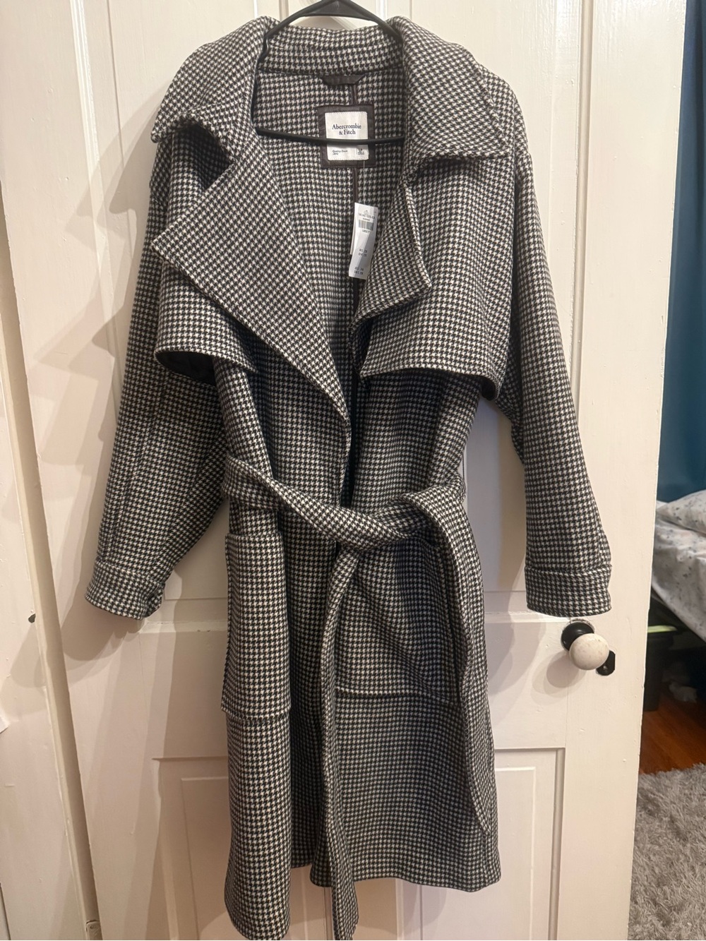 Abercrombie & Fitch Black and White Houndstooth Belted Coat